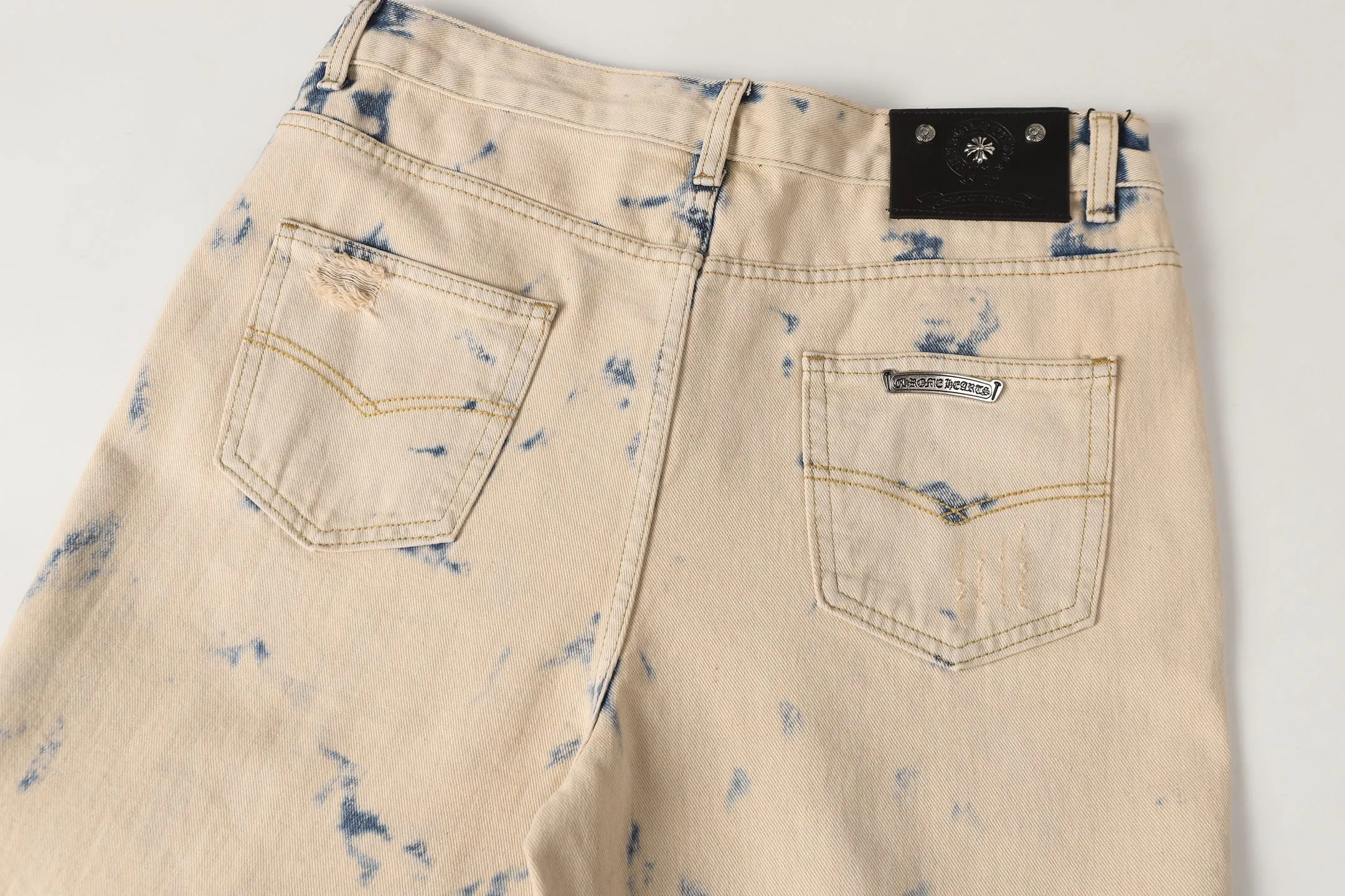 P310 Cross-border model, please do not place an order if you are pursuing quality - Chrome Hearts/Chrome Heart Cross ✝️ Heavy duty washed jeans, trousers and casual pants with leather embroidery - High weight, high density and high quality. The wool is soft, delicate and skin-friendly. Soft and silky to the touch. Warmth and skin-friendly. - Custom-woven and dyed with no color difference. No matter the fabric or workmanship details, it beats the ordinary version on the market - Hardware zipper accessories are all customized, full of details - Color: Tie-dye -Size: 28 30 32 34 36